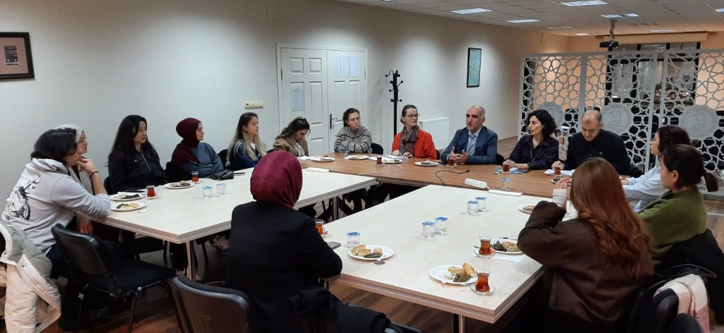 Eğitim-öğretim süreçlerine katkı sunan öğrencilere teşekkür belgeleri takdim edildi