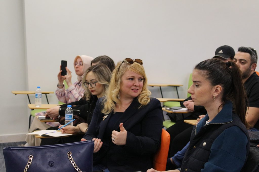 Akademik araştırma süreçlerine yönelik eğitim programı gerçekleştirildi